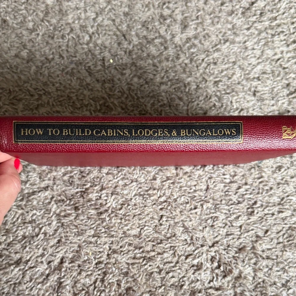 How to Build Cabins, Lodges & Bungalows - Red Hardcover